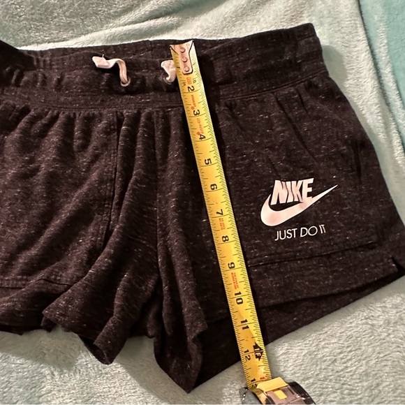Nike Women's Black Shorts
T3 - Picture 8 of 10
